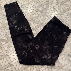 Lululemon fast and free Black Tie-Dye Women’s leggings size 6